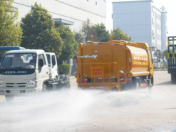 毕节洒水车出租